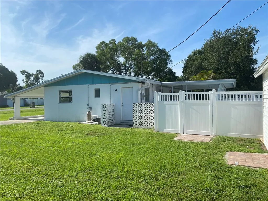 235 Maine Avenue Fort Myers FL 33905