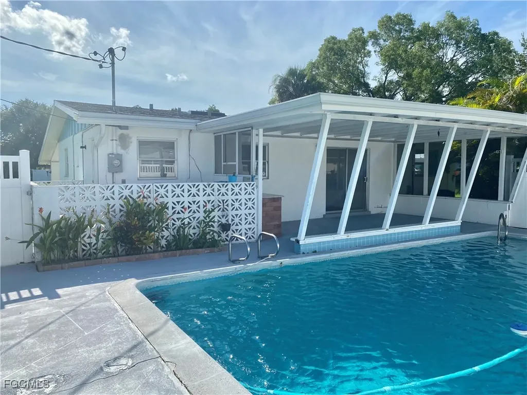 235 Maine Avenue Fort Myers FL 33905