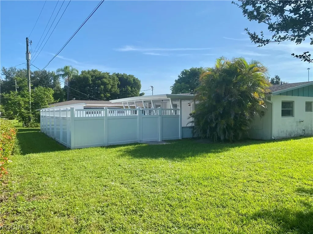 235 Maine Avenue Fort Myers FL 33905