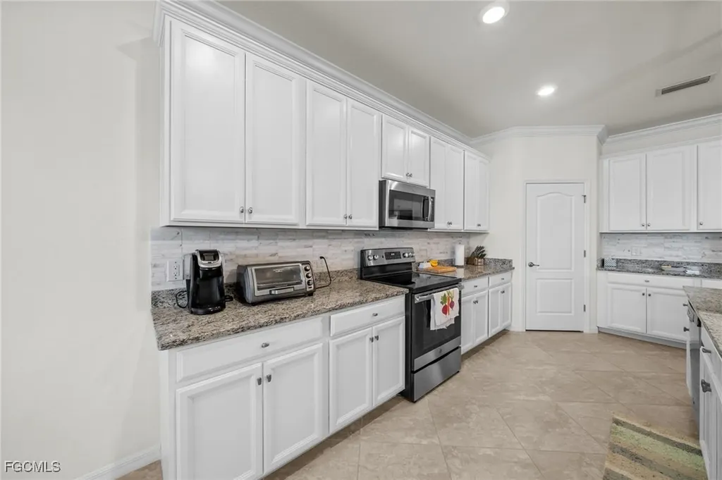 10061 Avalon Lake Circle Fort Myers FL 33913