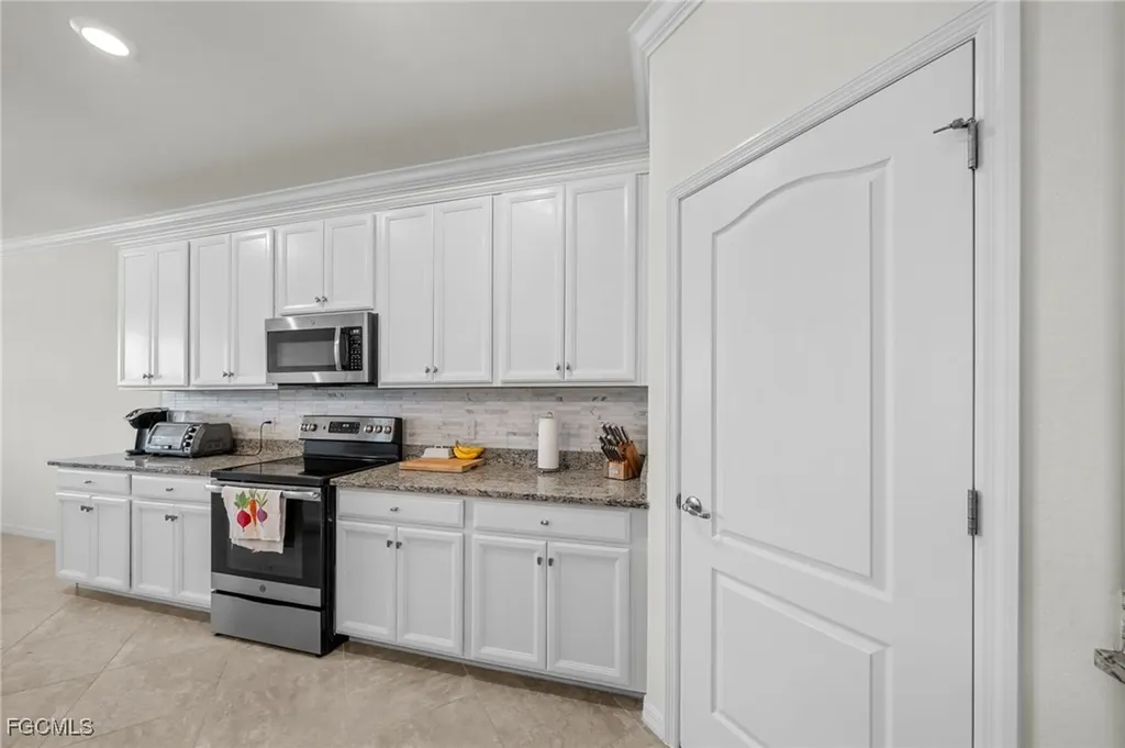 10061 Avalon Lake Circle Fort Myers FL 33913