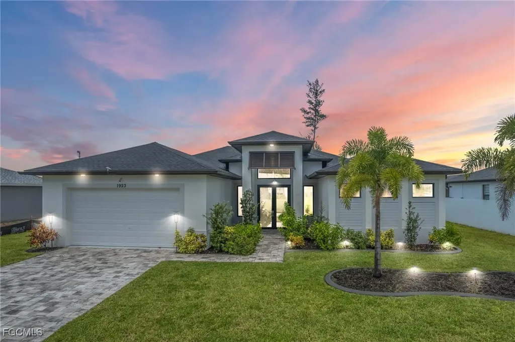 1923 SW 8th Court Cape Coral FL 33991
