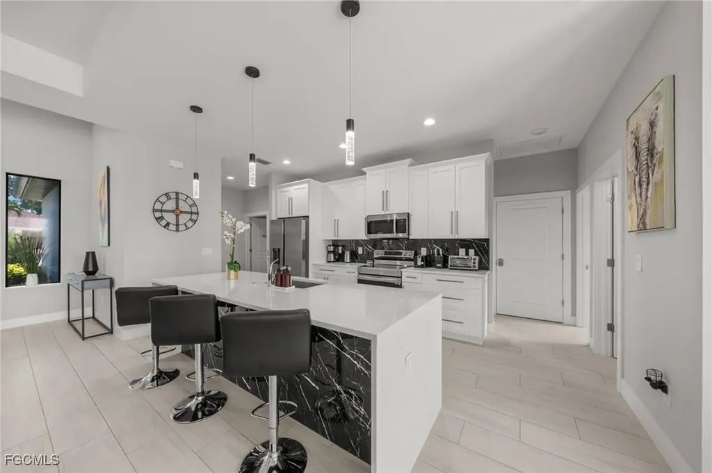 1923 SW 8th Court Cape Coral FL 33991