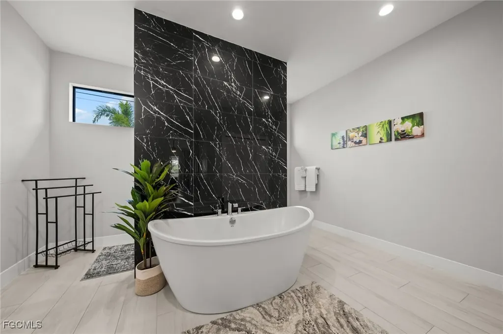 1923 SW 8th Court Cape Coral FL 33991