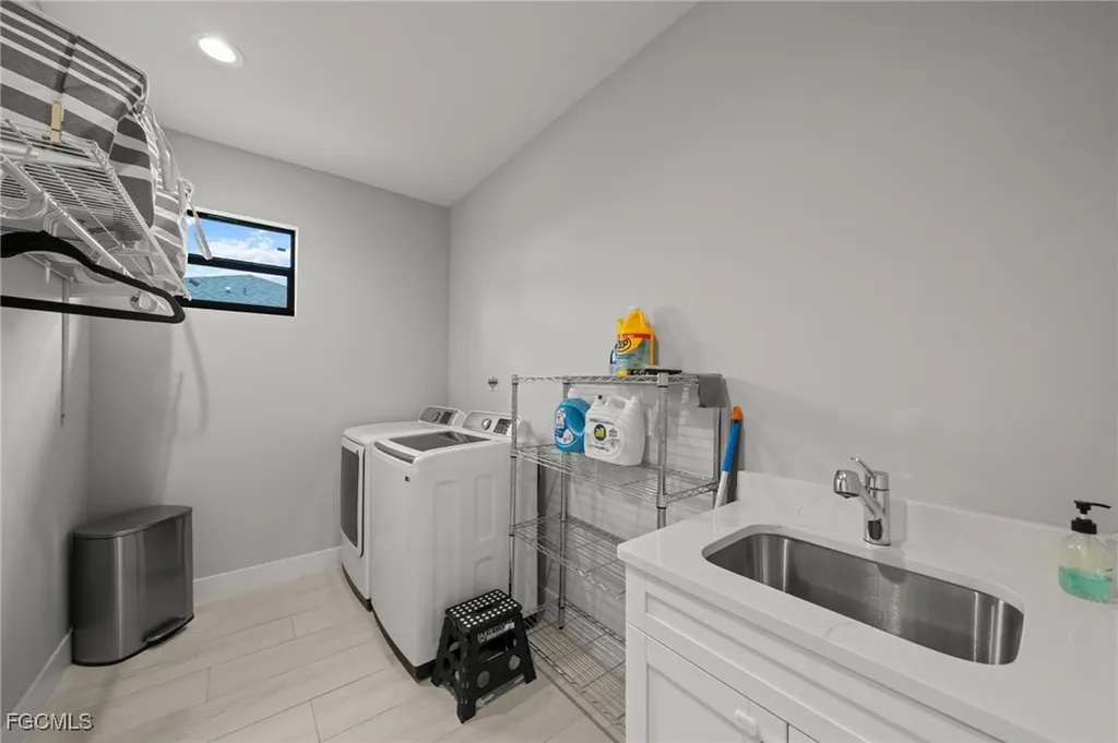 1923 SW 8th Court Cape Coral FL 33991