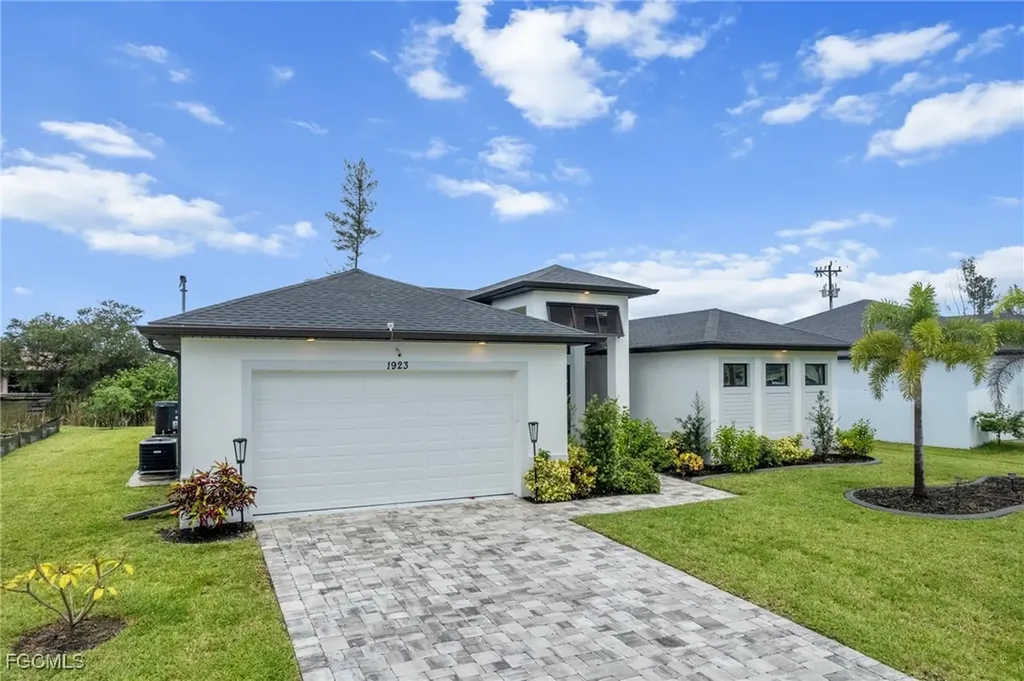 1923 SW 8th Court Cape Coral FL 33991