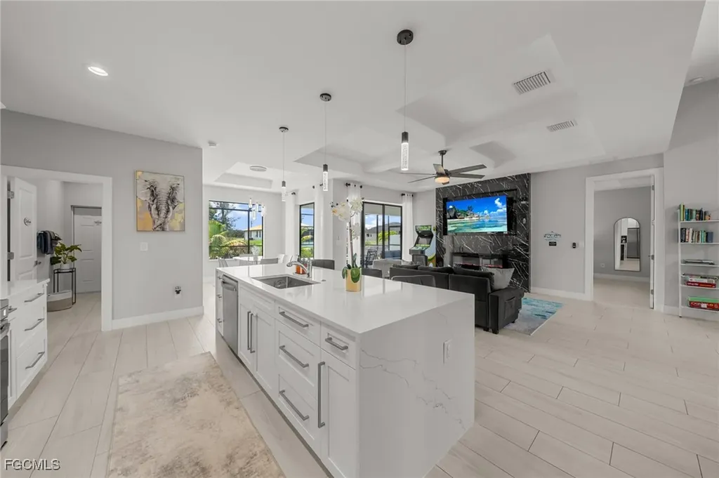 1923 SW 8th Court Cape Coral FL 33991