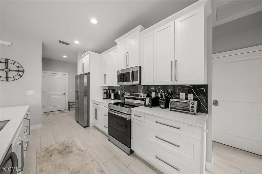 1923 SW 8th Court Cape Coral FL 33991