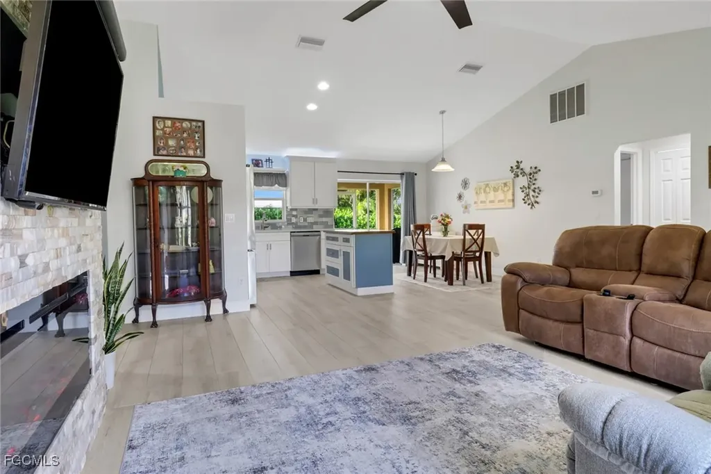2542 SW 37th Street Cape Coral FL 33914