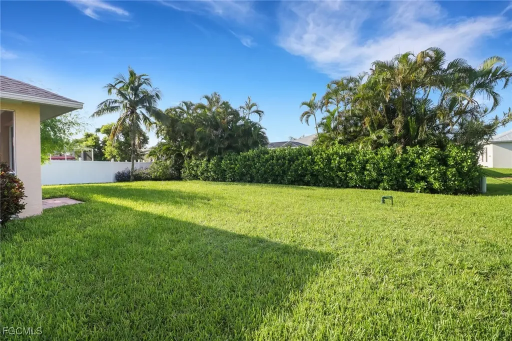 2542 SW 37th Street Cape Coral FL 33914