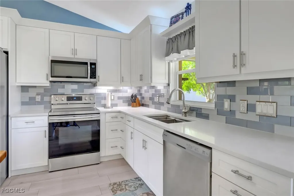 2542 SW 37th Street Cape Coral FL 33914