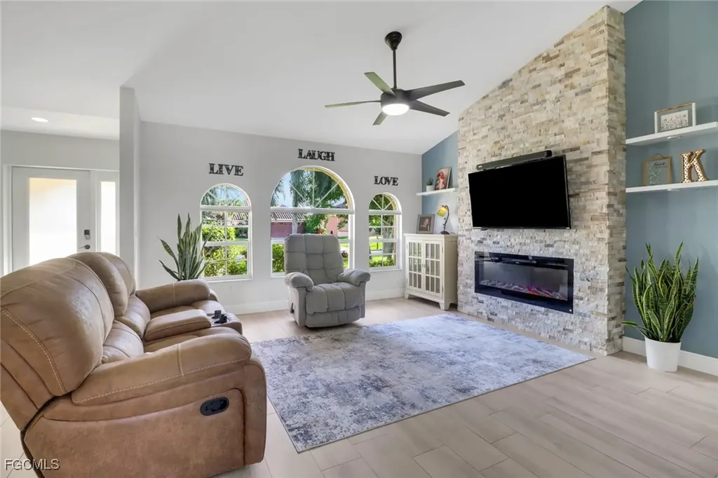 2542 SW 37th Street Cape Coral FL 33914