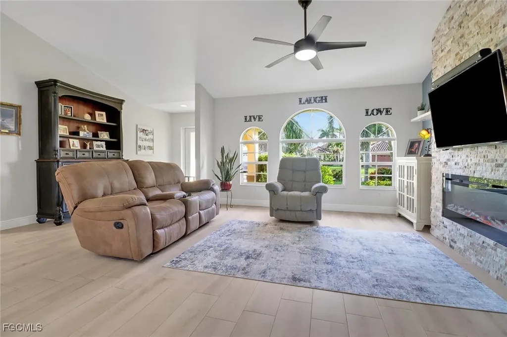 2542 SW 37th Street Cape Coral FL 33914