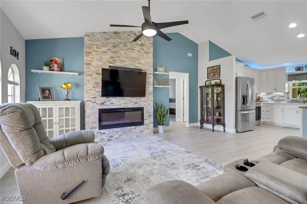 2542 SW 37th Street Cape Coral FL 33914