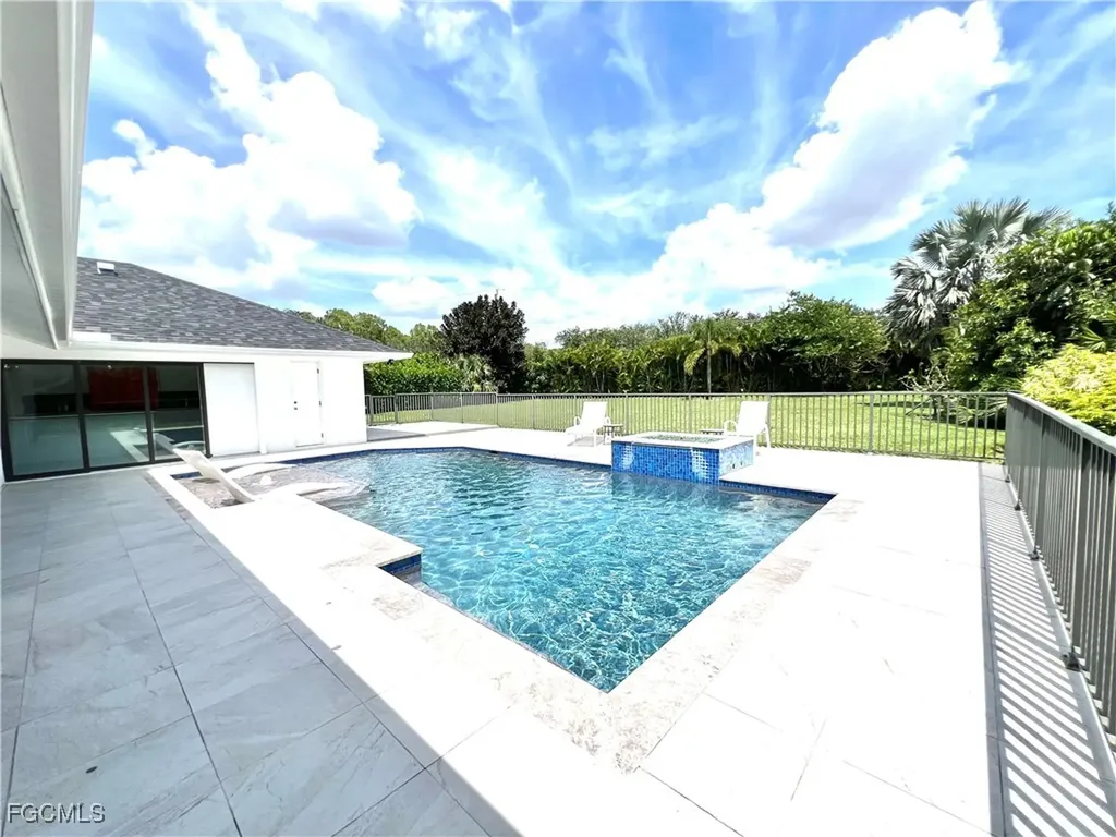 1919 Countess Court Naples FL 34110