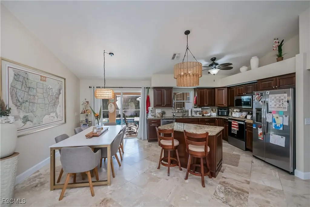 909 SW 6th Court Cape Coral FL 33991