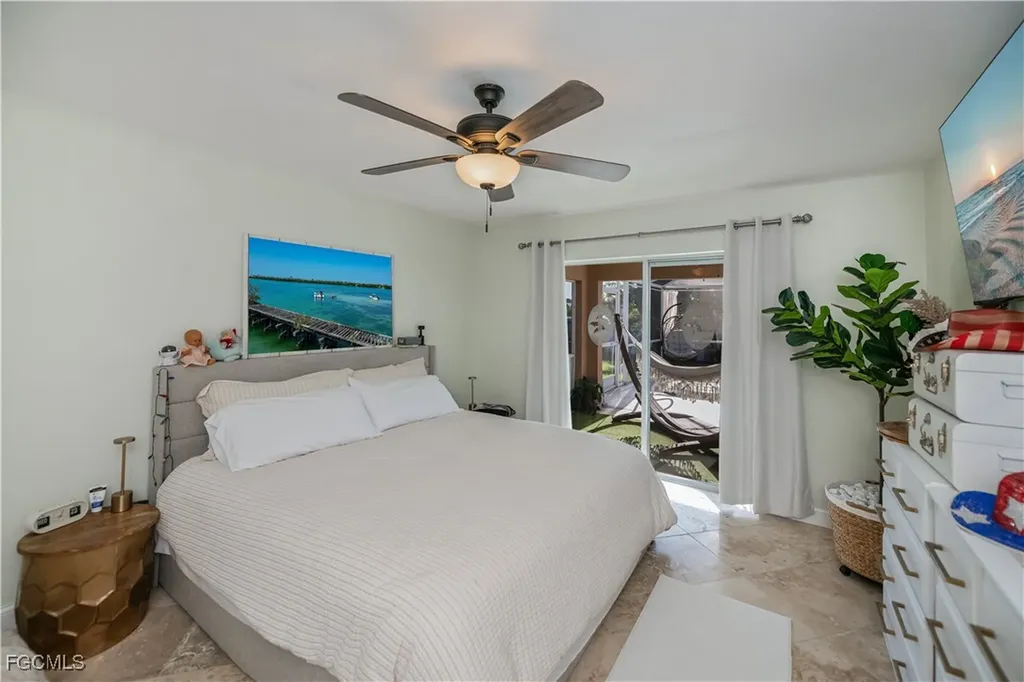 909 SW 6th Court Cape Coral FL 33991