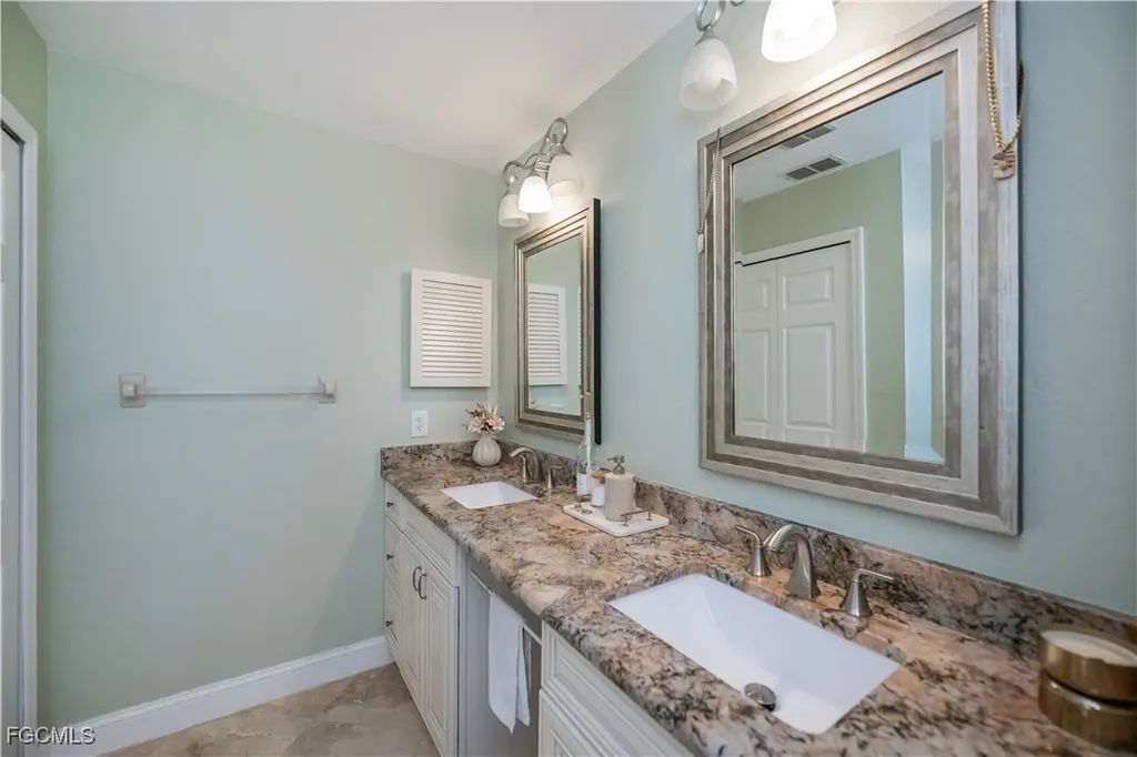 909 SW 6th Court Cape Coral FL 33991