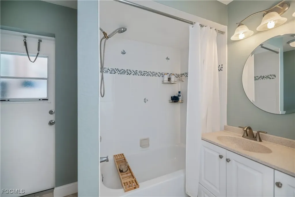 909 SW 6th Court Cape Coral FL 33991