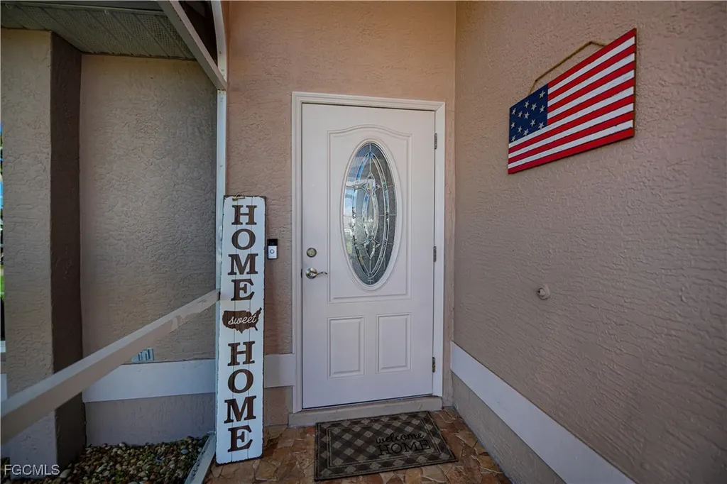 909 SW 6th Court Cape Coral FL 33991