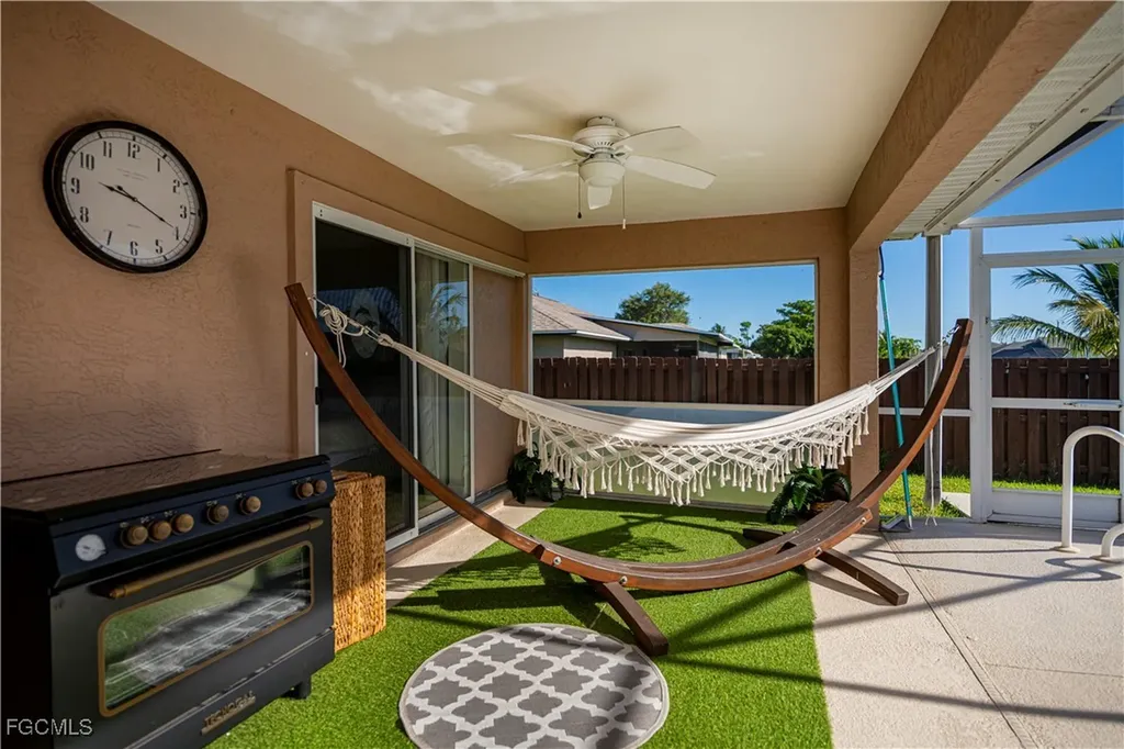 909 SW 6th Court Cape Coral FL 33991