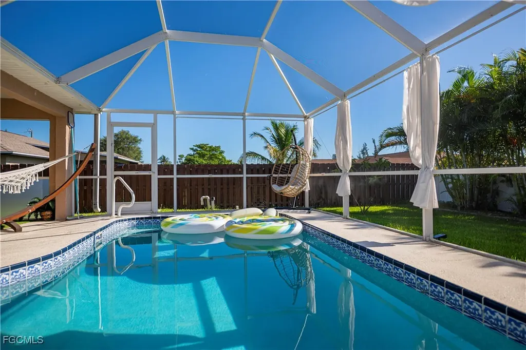 909 SW 6th Court Cape Coral FL 33991