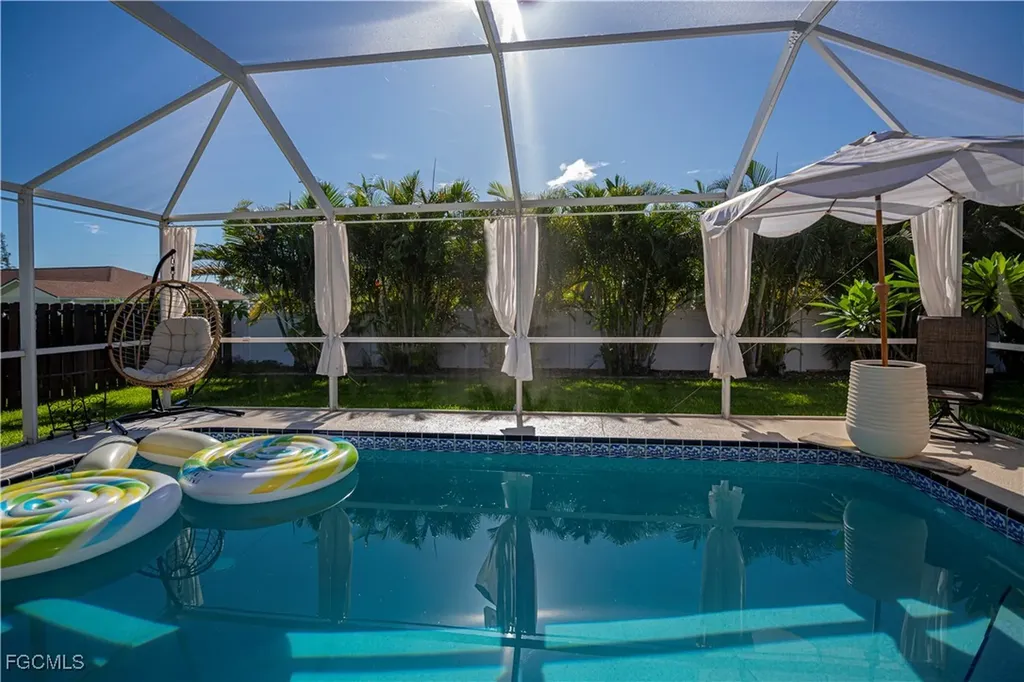 909 SW 6th Court Cape Coral FL 33991