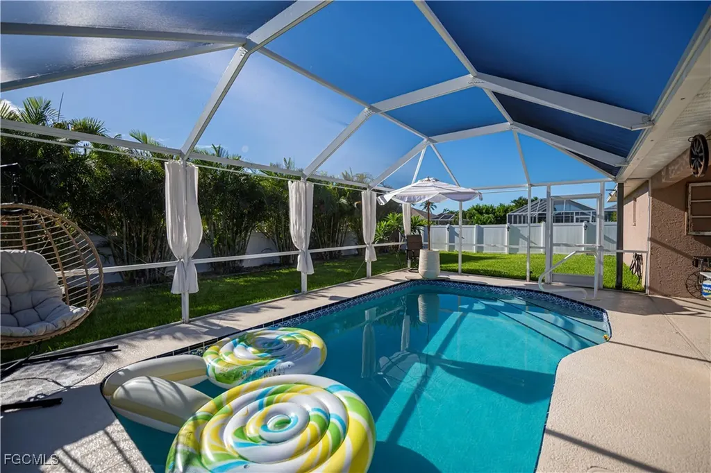 909 SW 6th Court Cape Coral FL 33991