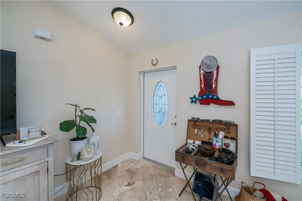 909 SW 6th Court Cape Coral FL 33991