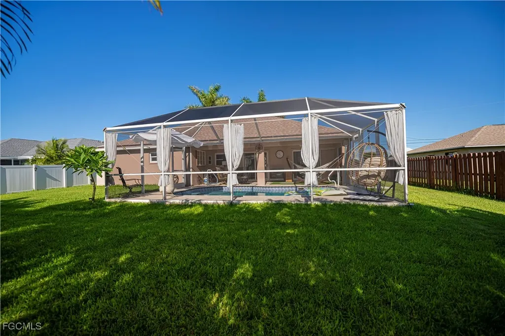 909 SW 6th Court Cape Coral FL 33991