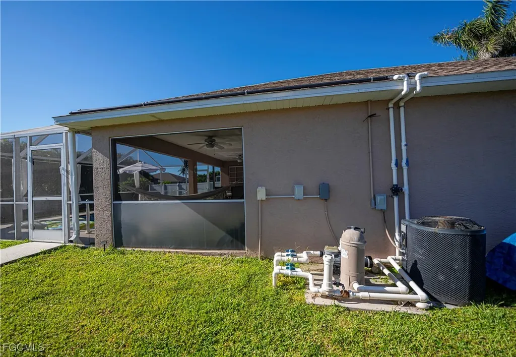 909 SW 6th Court Cape Coral FL 33991