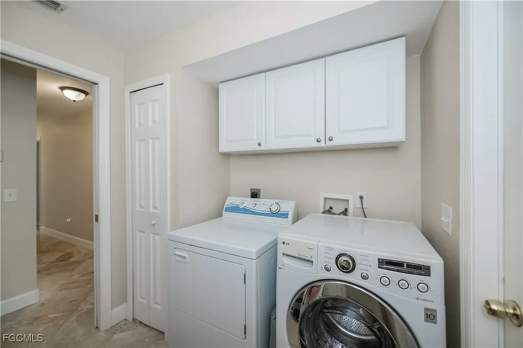 909 SW 6th Court Cape Coral FL 33991