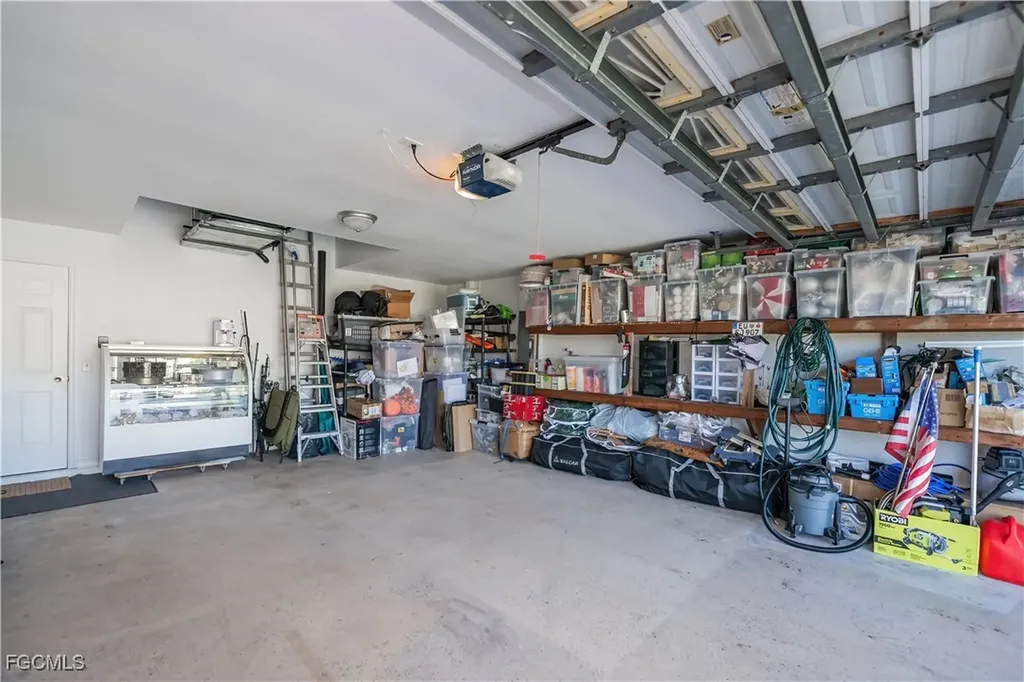 909 SW 6th Court Cape Coral FL 33991