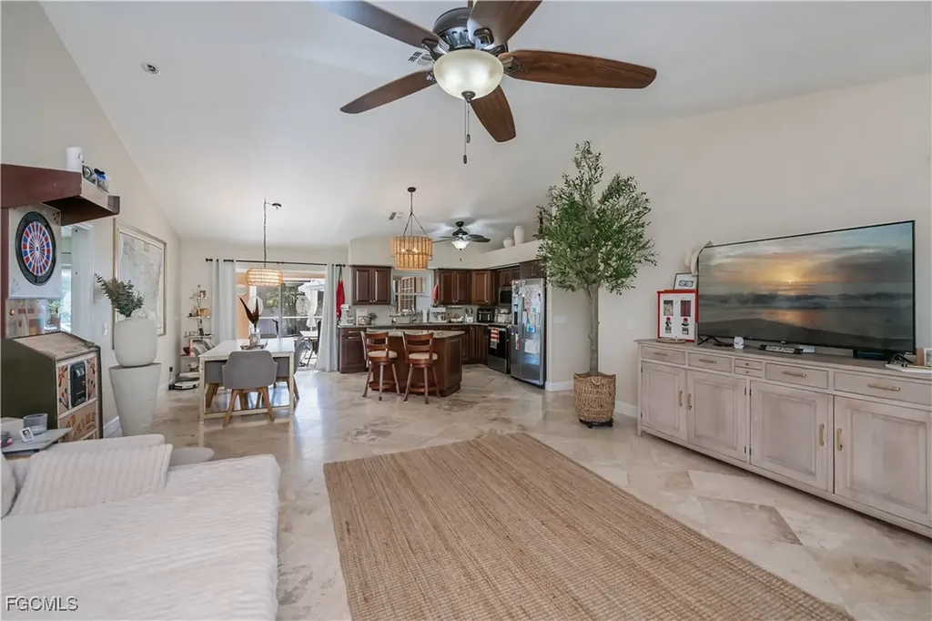 909 SW 6th Court Cape Coral FL 33991