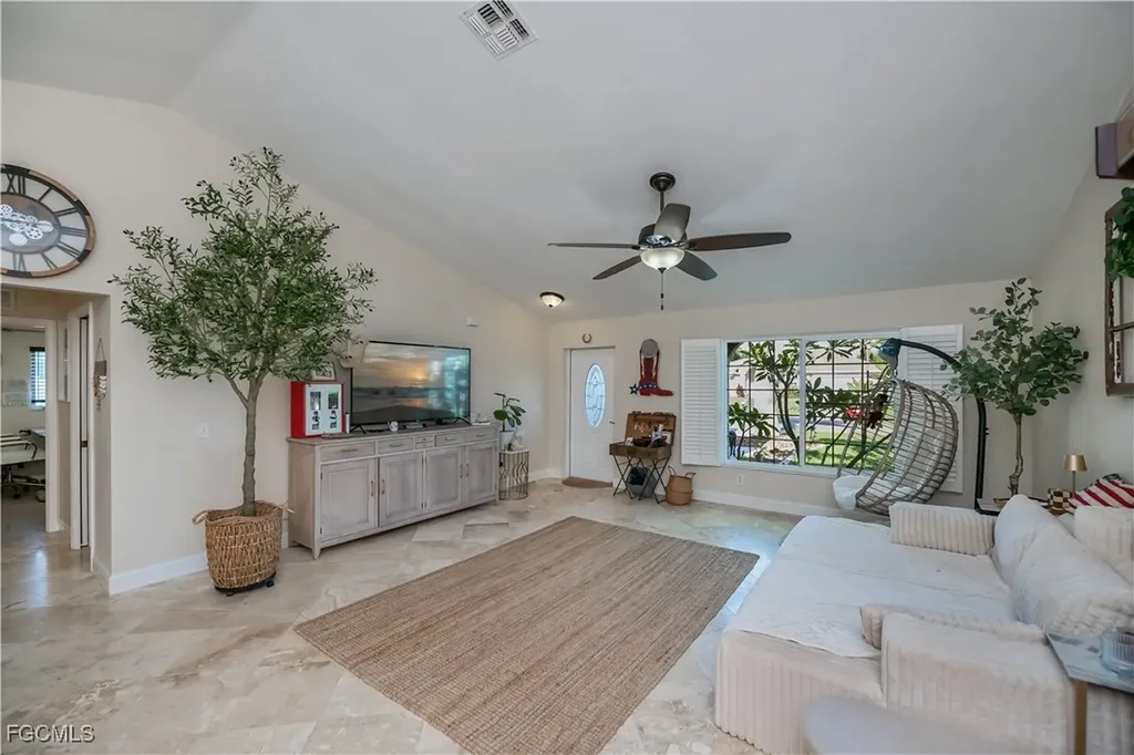 909 SW 6th Court Cape Coral FL 33991