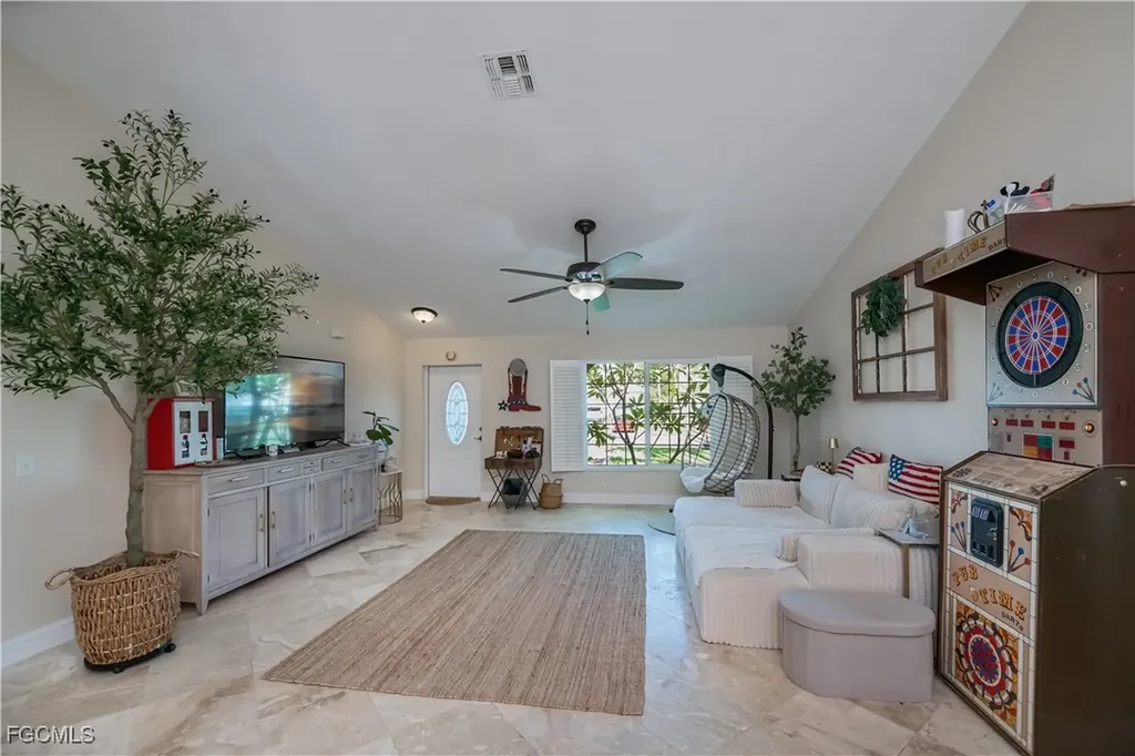 909 SW 6th Court Cape Coral FL 33991