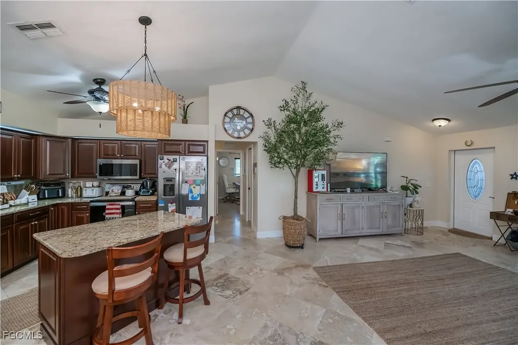 909 SW 6th Court Cape Coral FL 33991