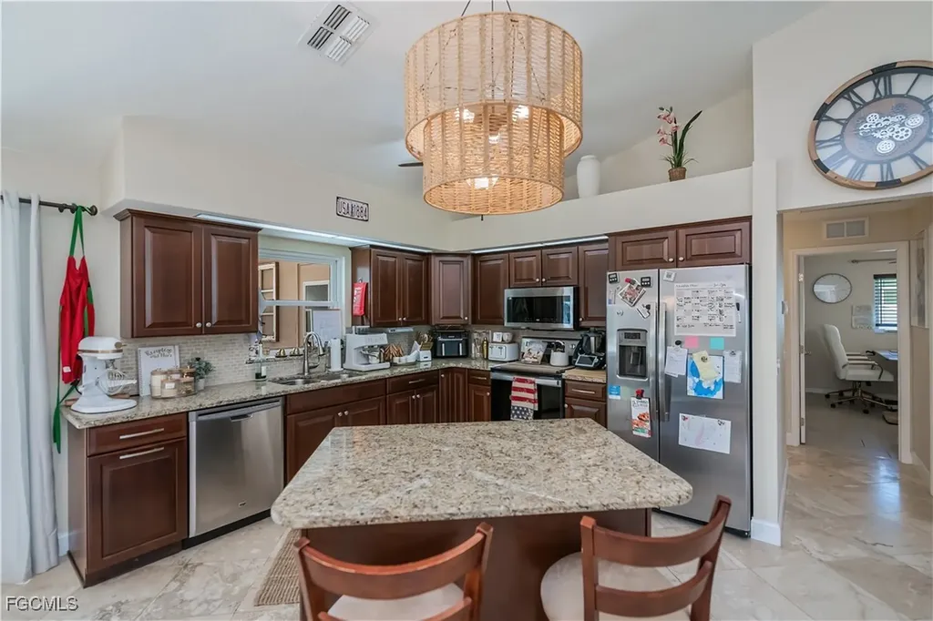 909 SW 6th Court Cape Coral FL 33991