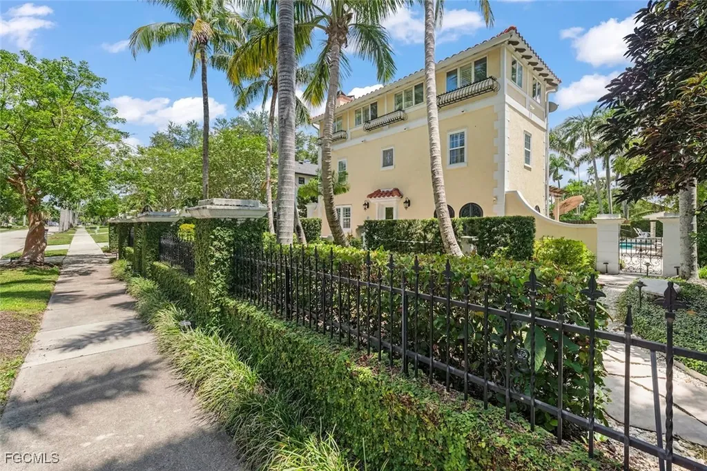 1226 Wales Drive Fort Myers FL 33901