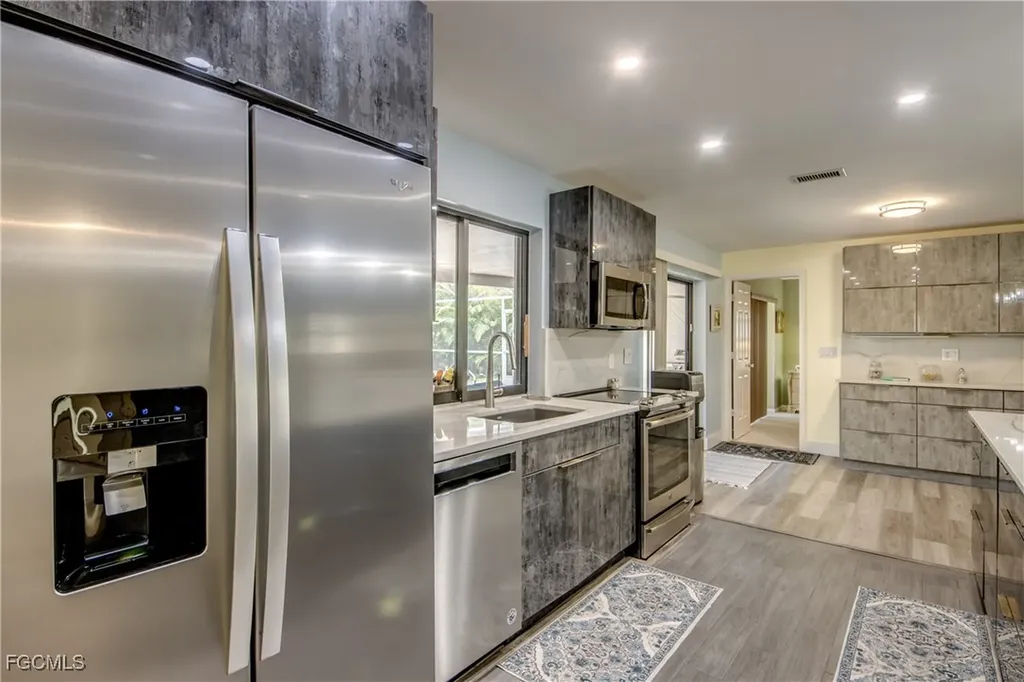 912 SW 54th Lane Cape Coral FL 33914