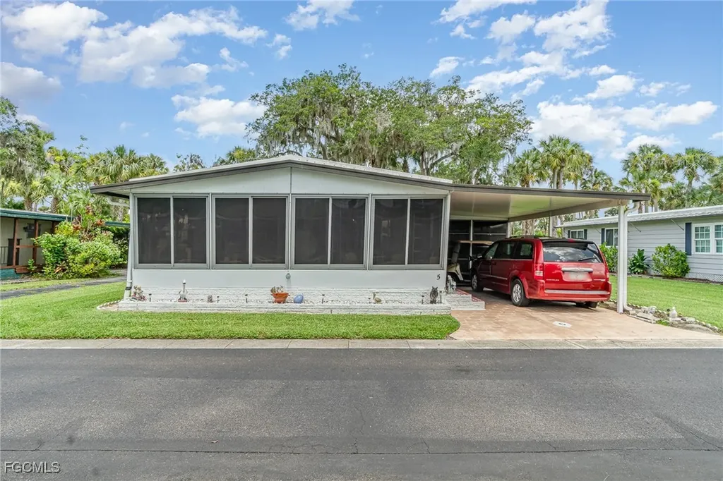 5 Aloe Street Alva FL 33920