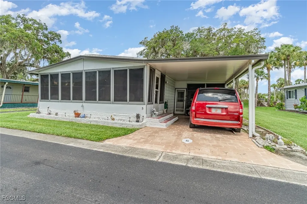 5 Aloe Street Alva FL 33920