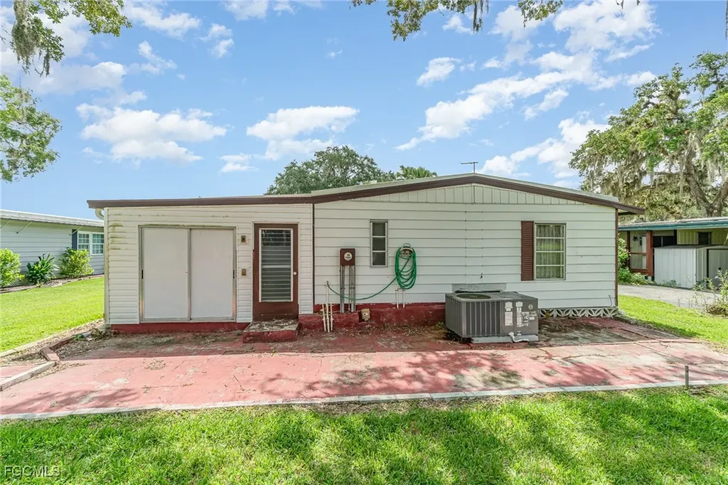 5 Aloe Street Alva FL 33920