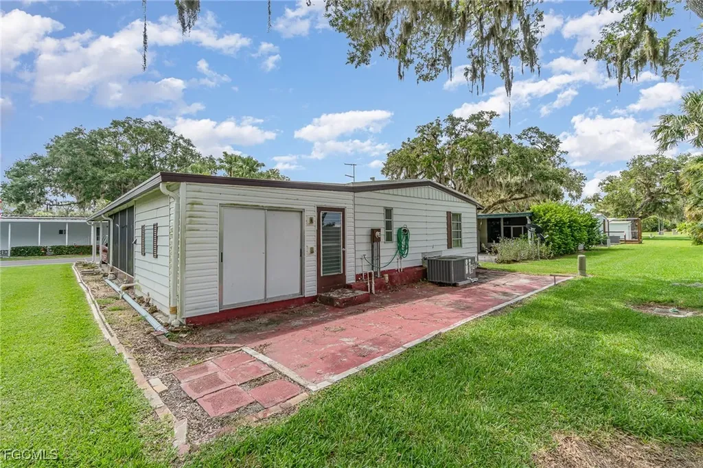 5 Aloe Street Alva FL 33920