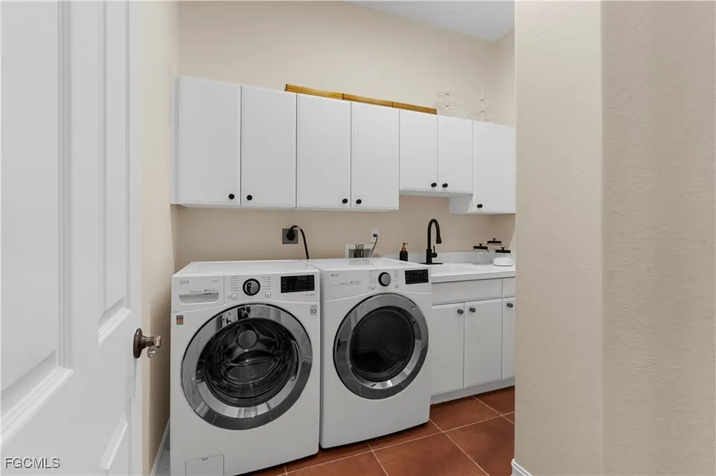 47 Jacaranda Parkway E Cape Coral FL 33909