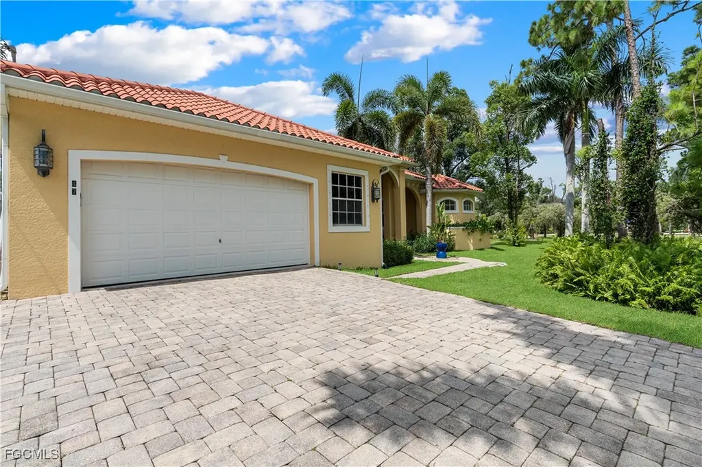 47 Jacaranda Parkway E Cape Coral FL 33909