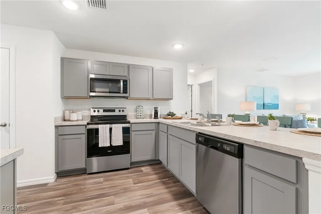 2625 NE 7th Place Cape Coral FL 33909