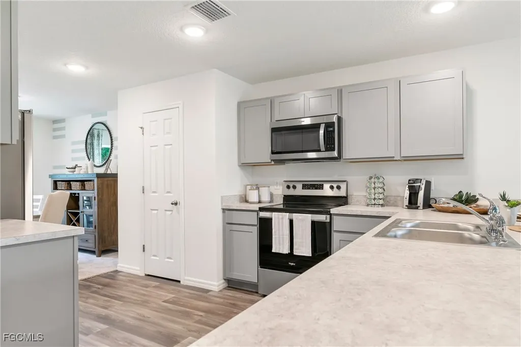 2625 NE 7th Place Cape Coral FL 33909