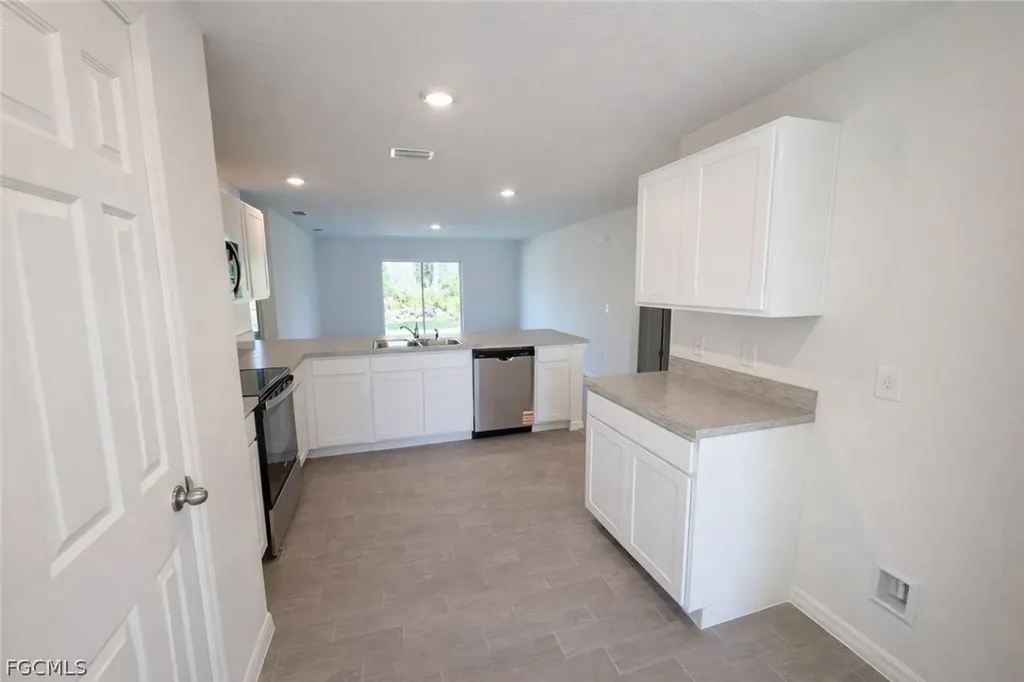 2625 NE 7th Place Cape Coral FL 33909