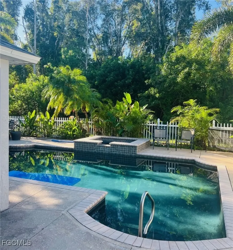 142 NE 4th Street Cape Coral FL 33909